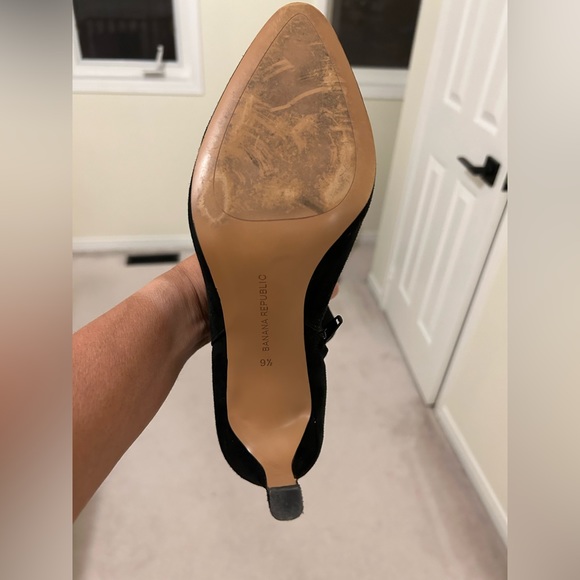 EUC Banana Republic black suede booties - Picture 3 of 4